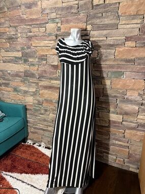 NWT Daisy Island L Flounce